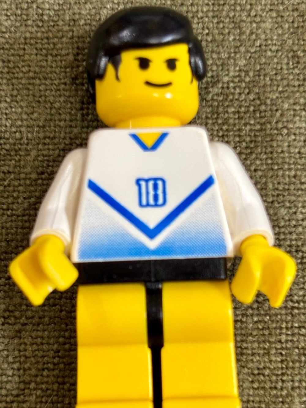 LEGO Soccer Player White & Blue Team with shirt #18 soc094 EUC!